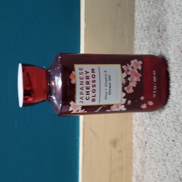 Bath & Body Works Japanese Cherry Blossom Shower Gel 295ml - Picture 5 of 5